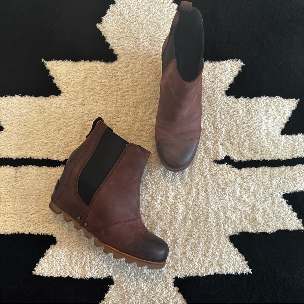 Sorel Discontinued Lea Brown boots